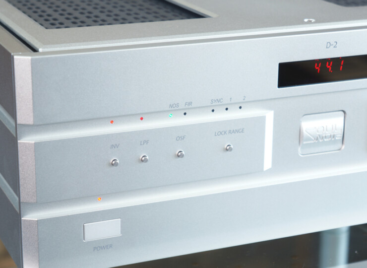 【美品】SOULNOTE D-2 ver2 SF ソウルノート D/Aコンバーター 2026年製 ワンオーナー美品 #R09897 Front panel of a silver vintage audio rack unit with a red LED display reading 441 and labeled controls (NOS, FIR, SYNC).