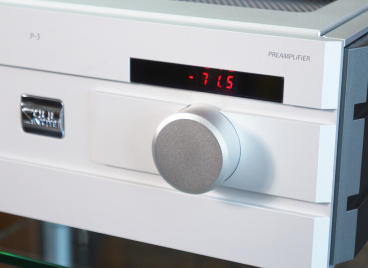 【美品】SOULNOTE P-3 2026年製 ソウルノート プリアンプ プレミアム・シルバー ワンオーナー#R09895 Preamplifier front panel with a large silver volume knob and a red LED display reading -71.5.